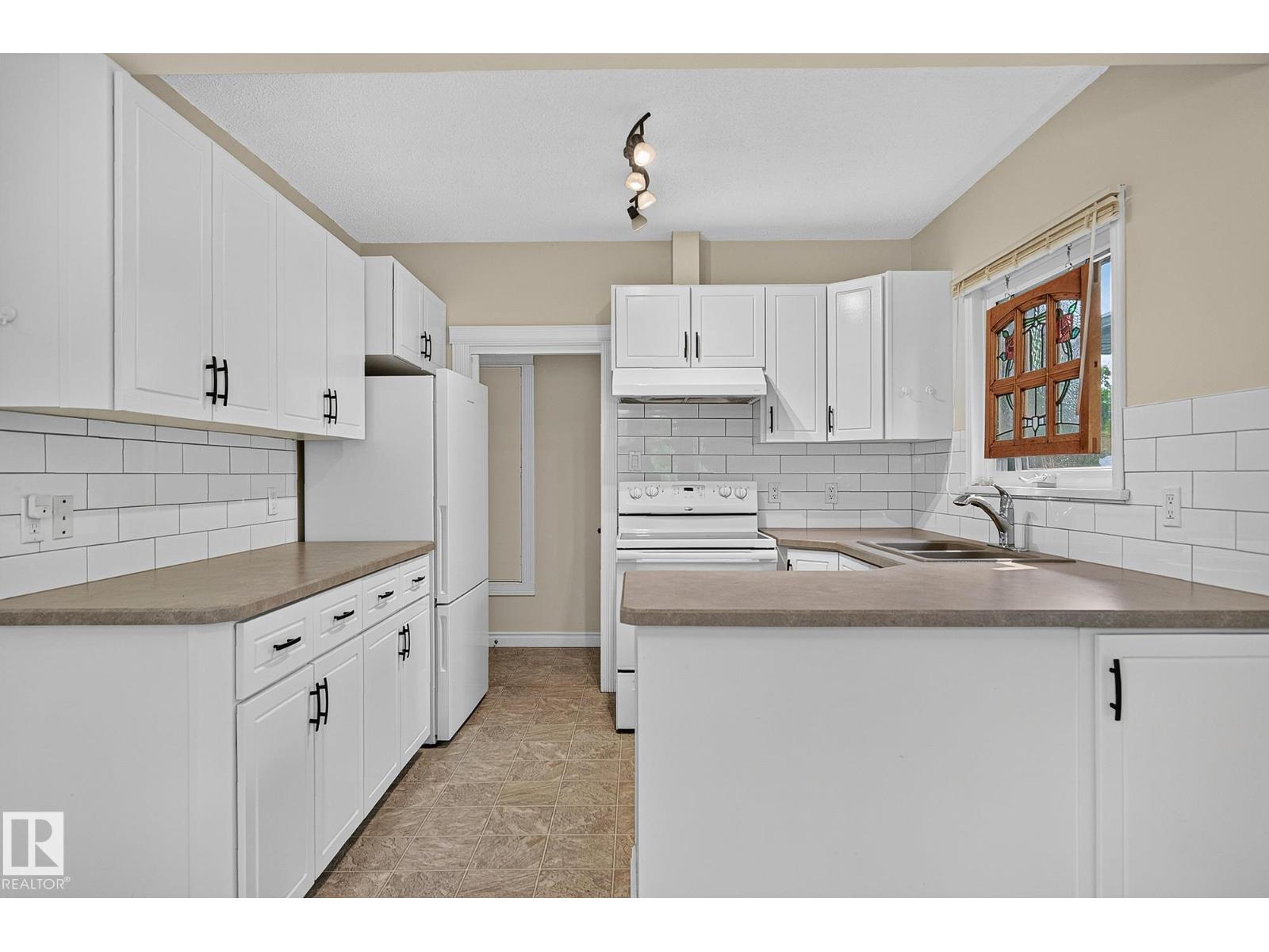 11555 136 Street NW - 18
