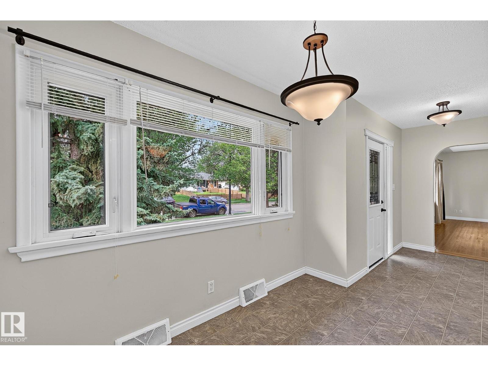 11555 136 Street NW - Image 14