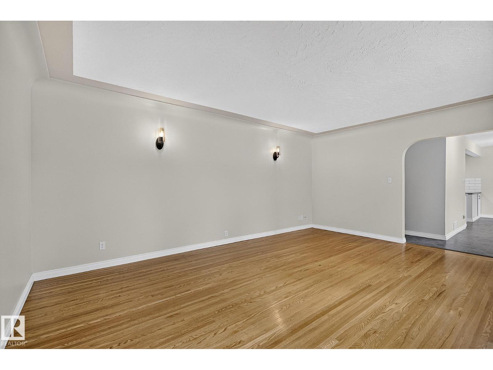 11555 136 Street NW - 5