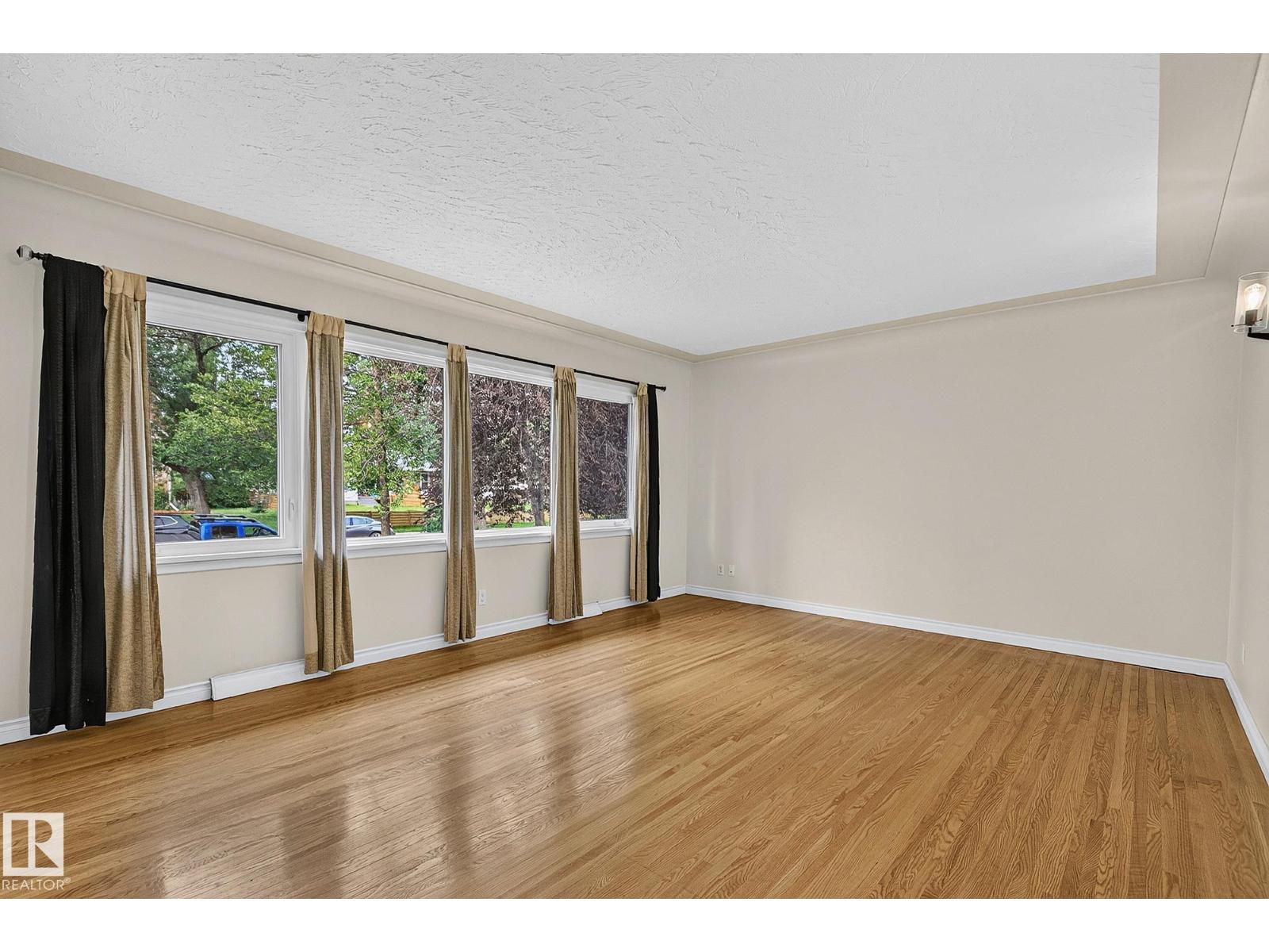 11555 136 Street NW - 7