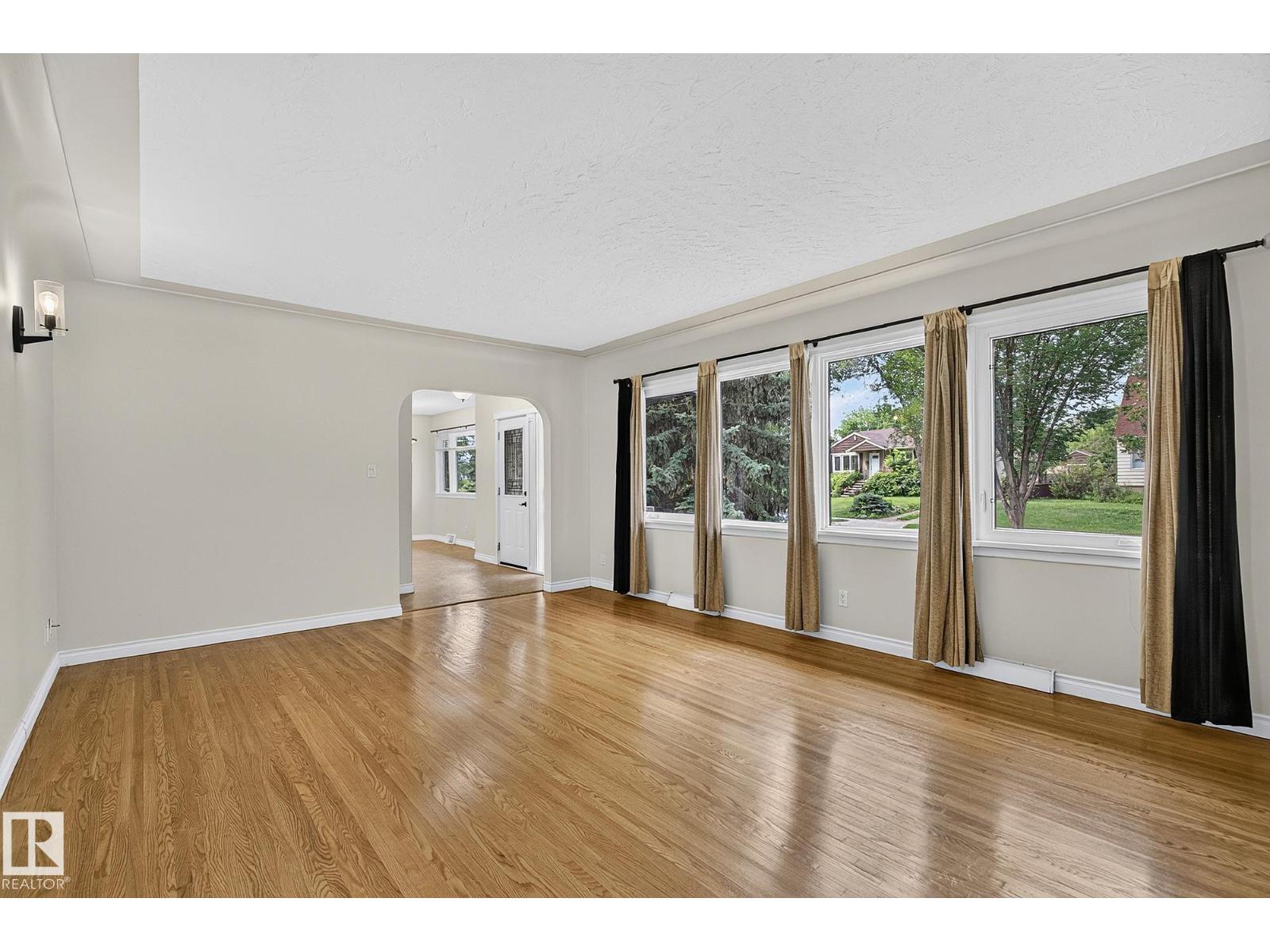11555 136 Street NW - Image 8