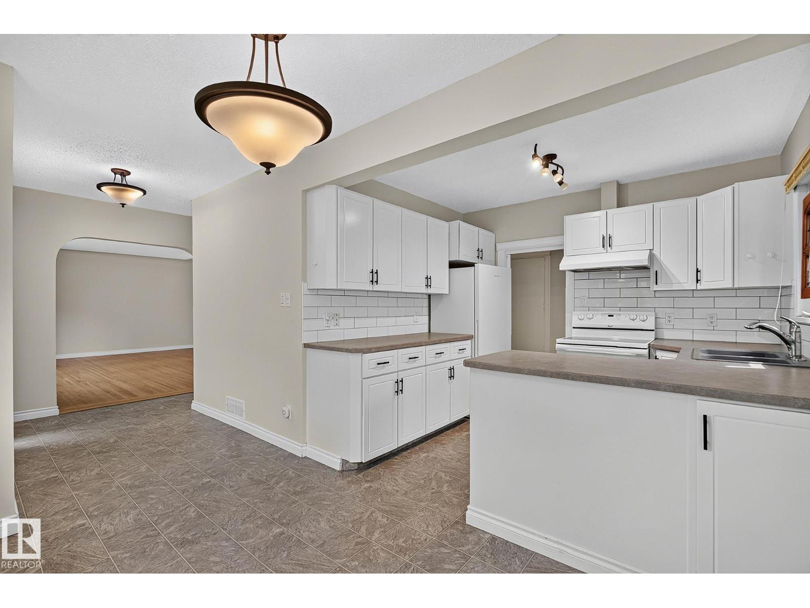 11555 136 Street NW - Image 11