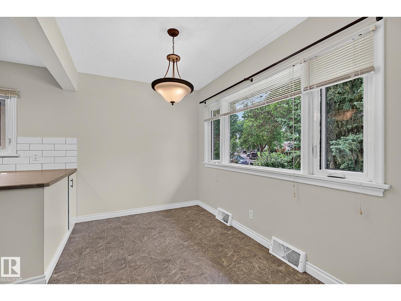 11555 136 Street NW - Image 13