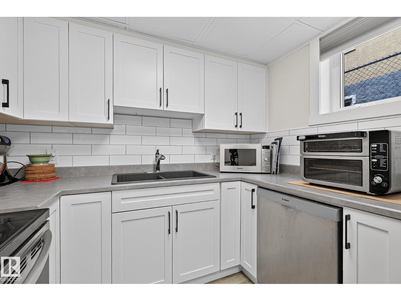 11555 136 Street NW - 49
