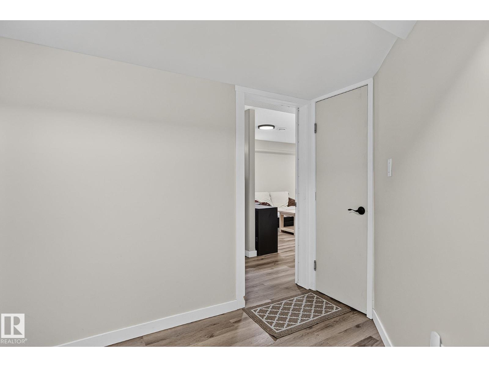 11555 136 Street NW - 35