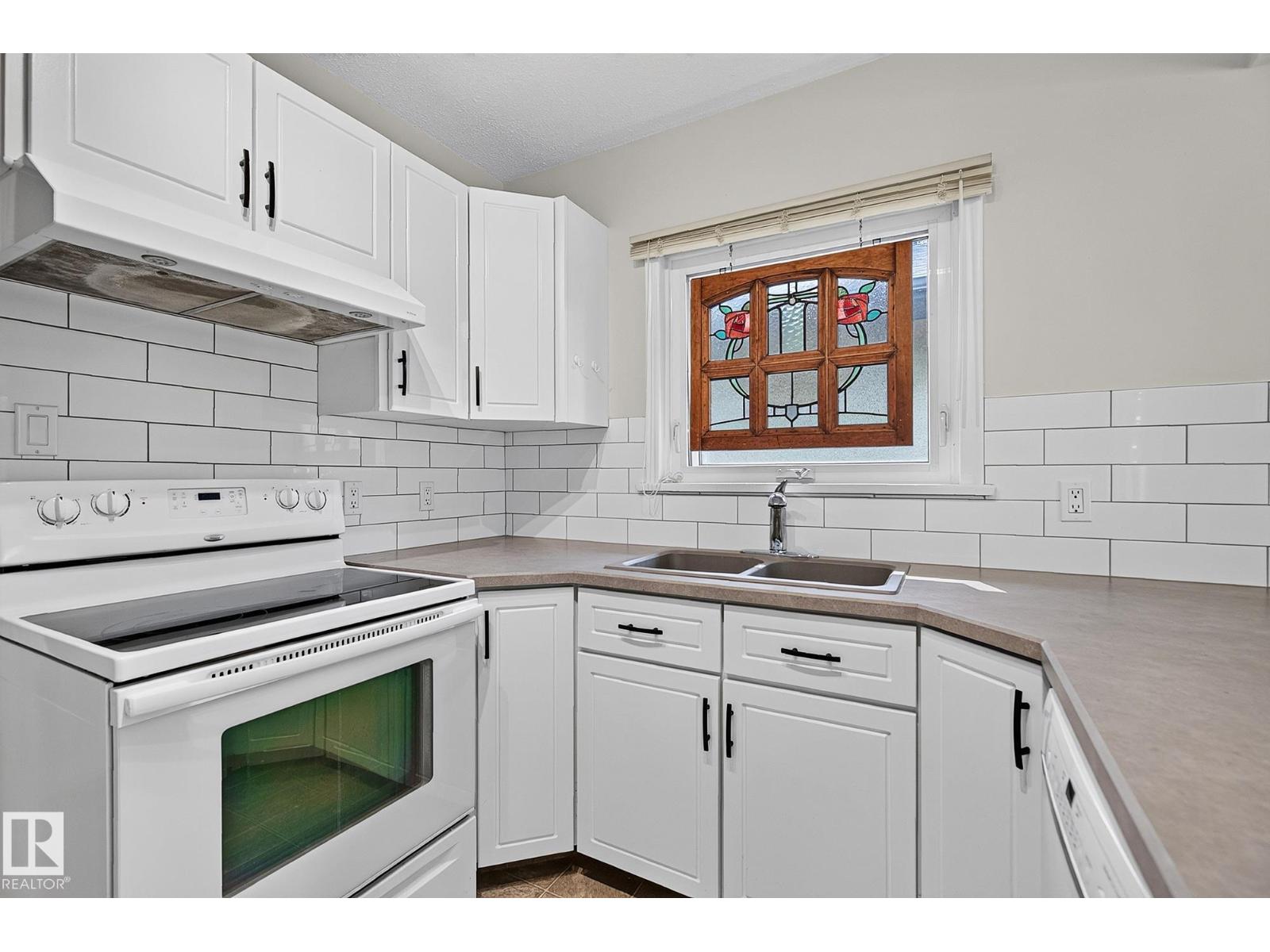 11555 136 Street NW - 20