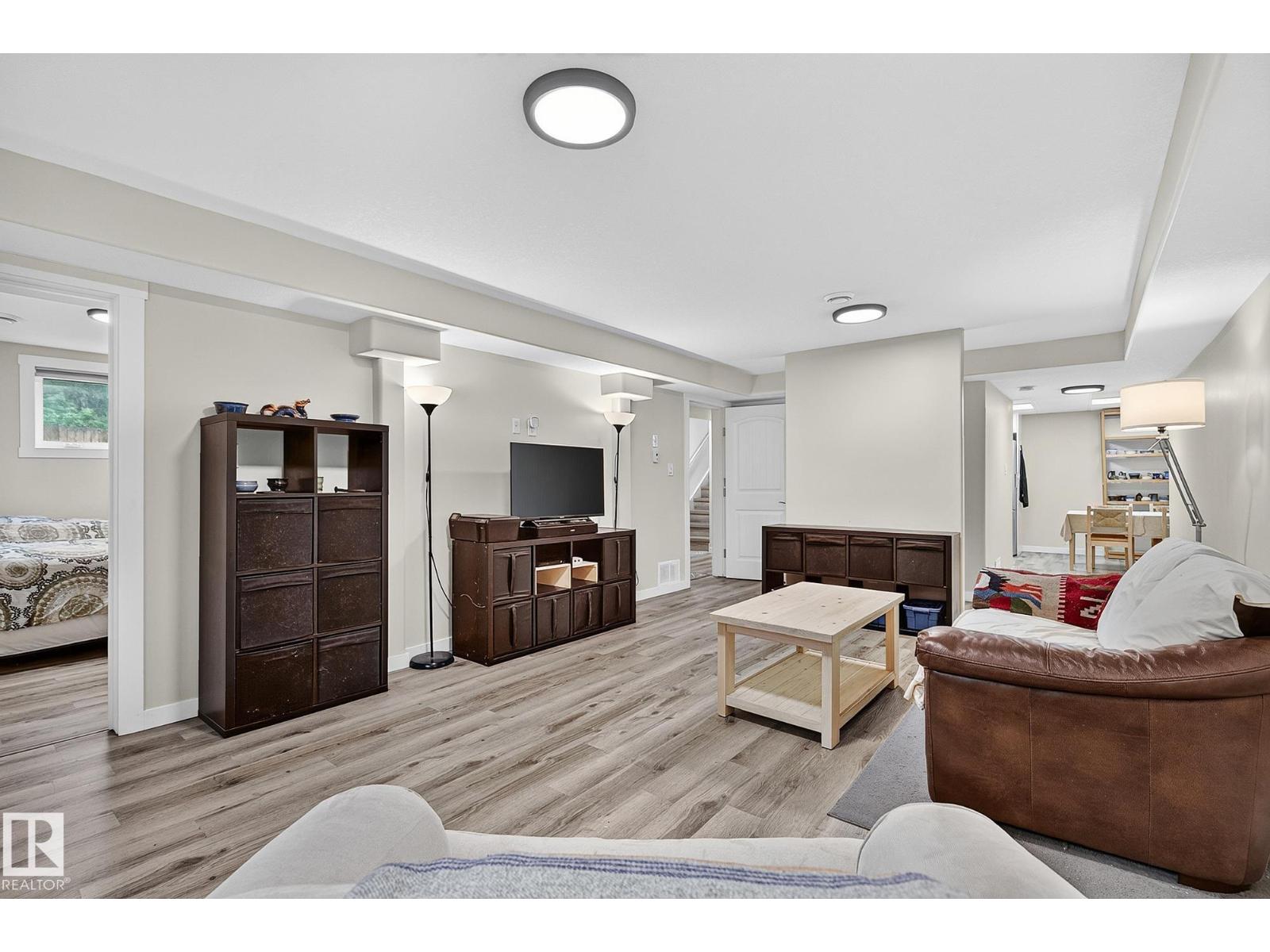 11555 136 Street NW - 40