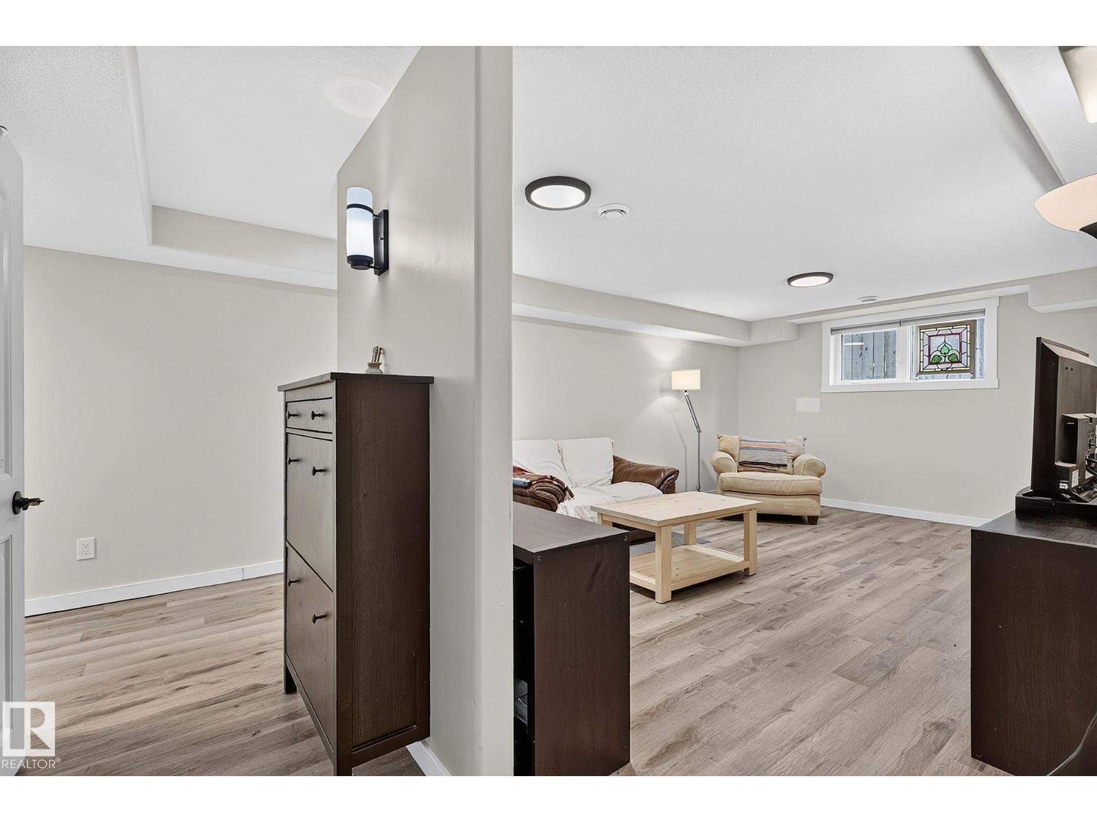 11555 136 Street NW - 37