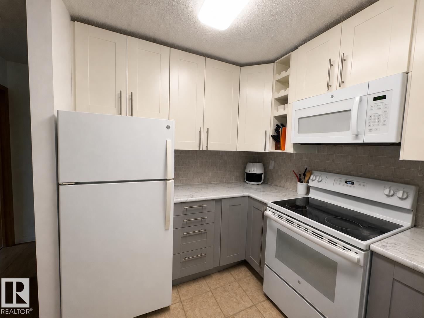 302 44 Alpine Place