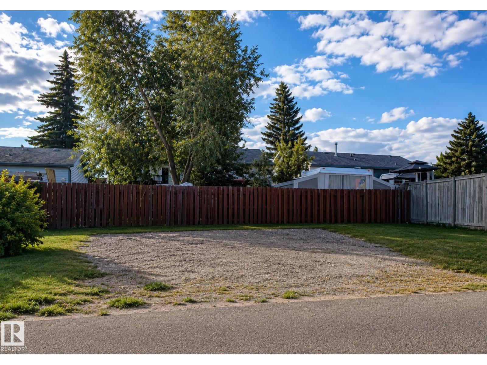 4 SPRUCE MEADOW LN - 19