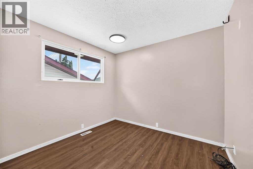 7964 Huntington Road NE - 18