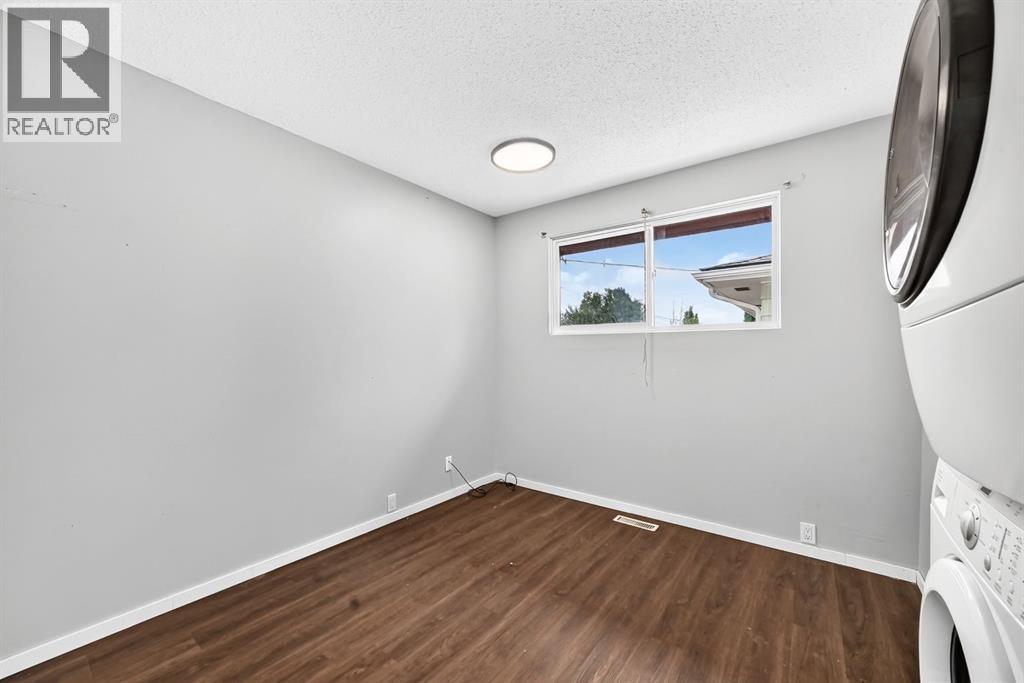 7964 Huntington Road NE - 16