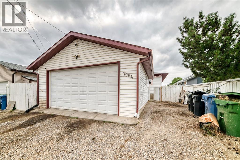 7964 Huntington Road NE - 39