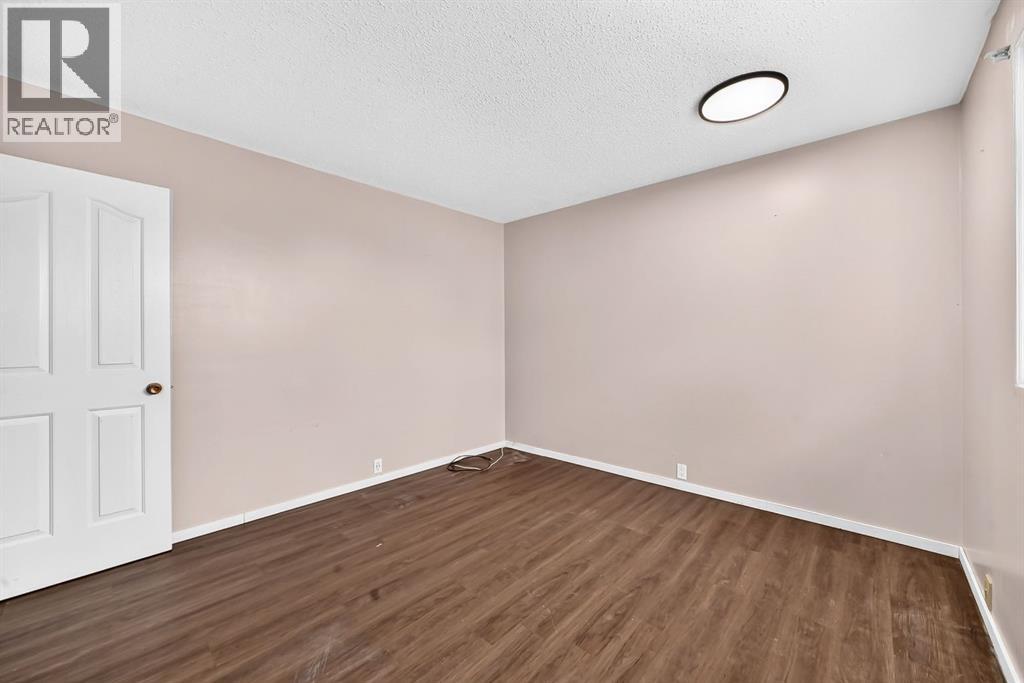 7964 Huntington Road NE - 13