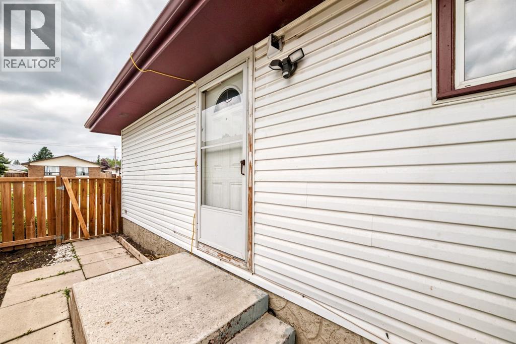7964 Huntington Road NE - 40