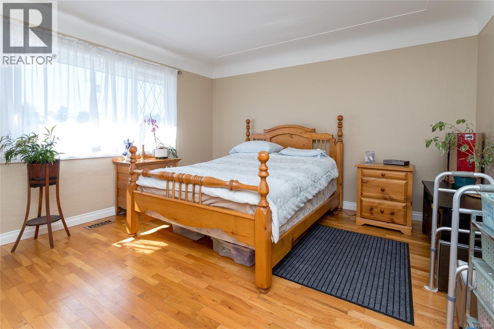  3856 Diamond Street, Saanich