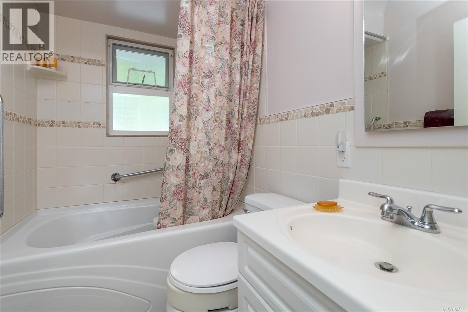  3856 Diamond Street, Saanich