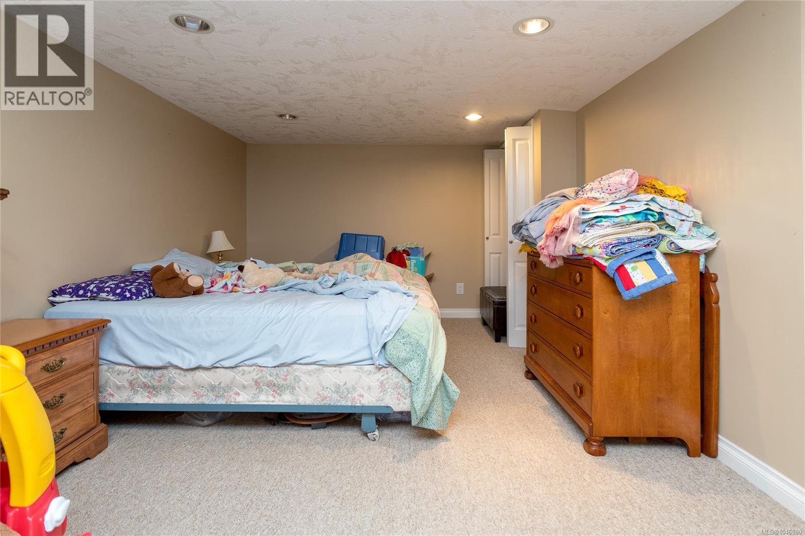  3856 Diamond Street, Saanich