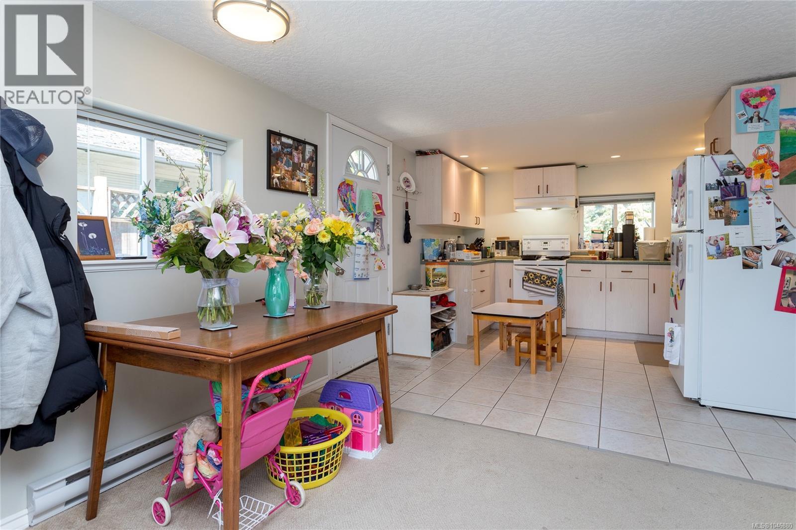  3856 Diamond Street, Saanich