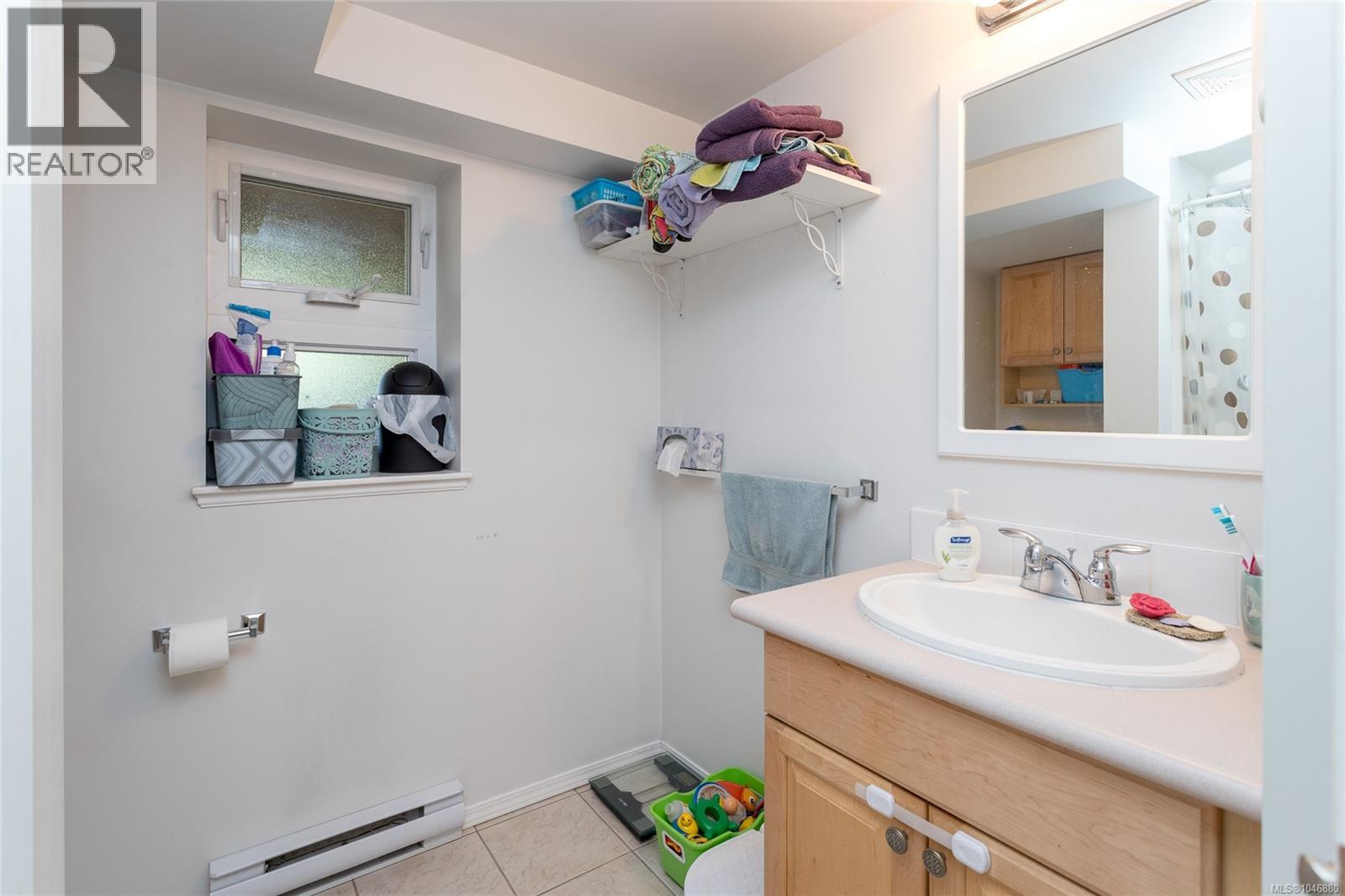  3856 Diamond Street, Saanich