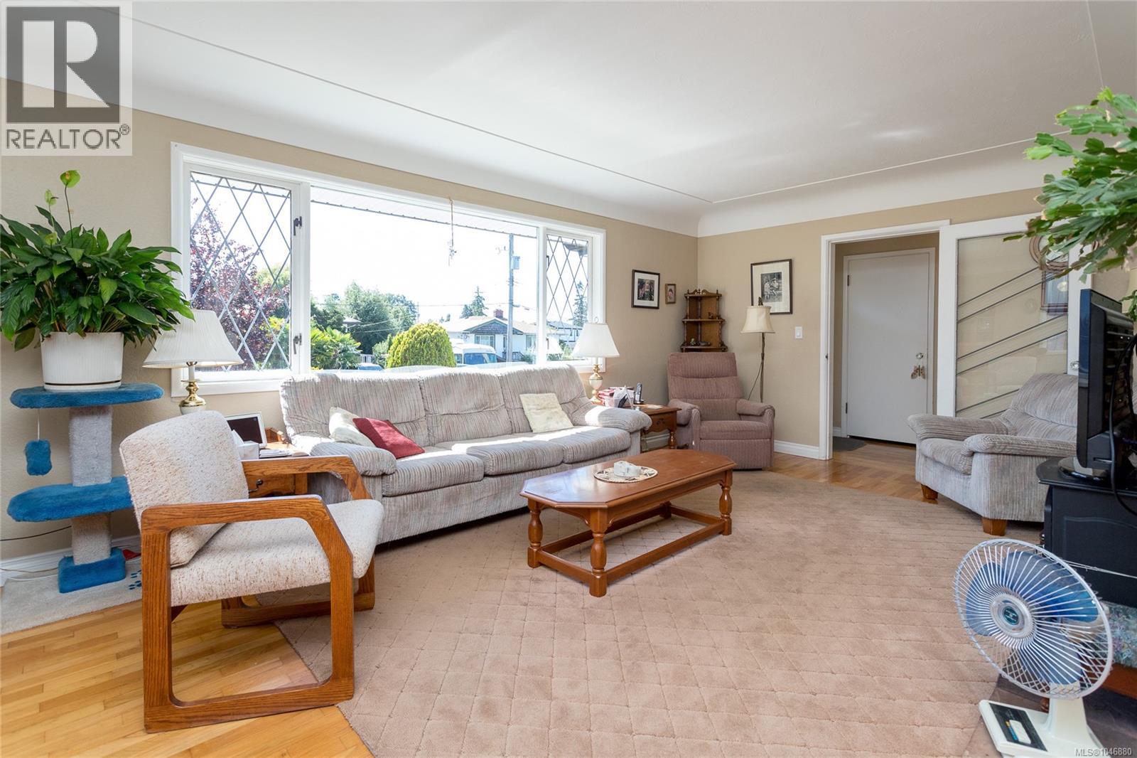  3856 Diamond Street, Saanich