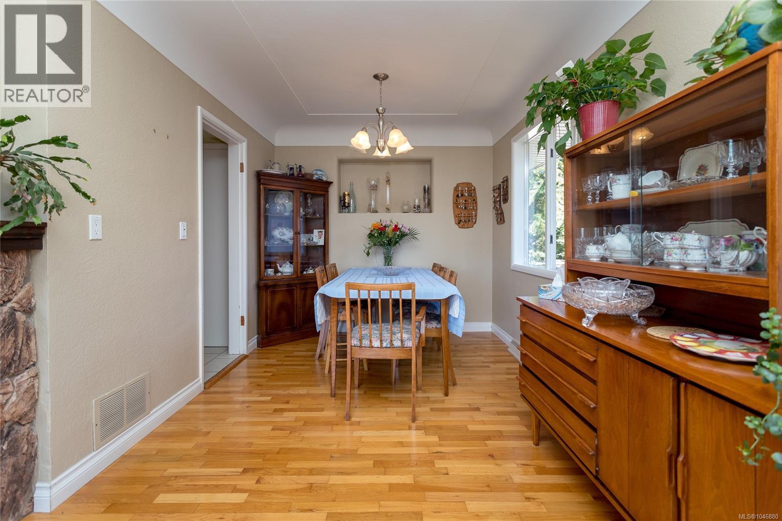 3856 Diamond St - 7