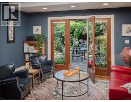 Living room - 2018 Romney Rd, Victoria, BC V8S4J7 Photo 10
