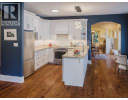 Eating area - 2018 Romney Rd, Victoria, BC V8S4J7 Photo 12