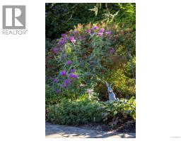 2018 Romney Rd, Victoria, BC V8S4J7 Photo 39
