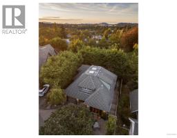 2018 Romney Rd, Victoria, BC V8S4J7 Photo 43