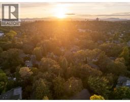 2018 Romney Rd, Victoria, BC V8S4J7 Photo 44