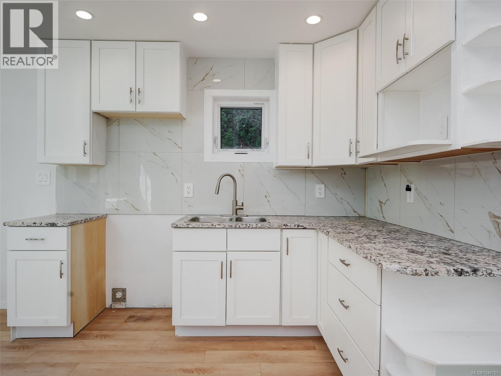 4160 Tyndall Ave - 33