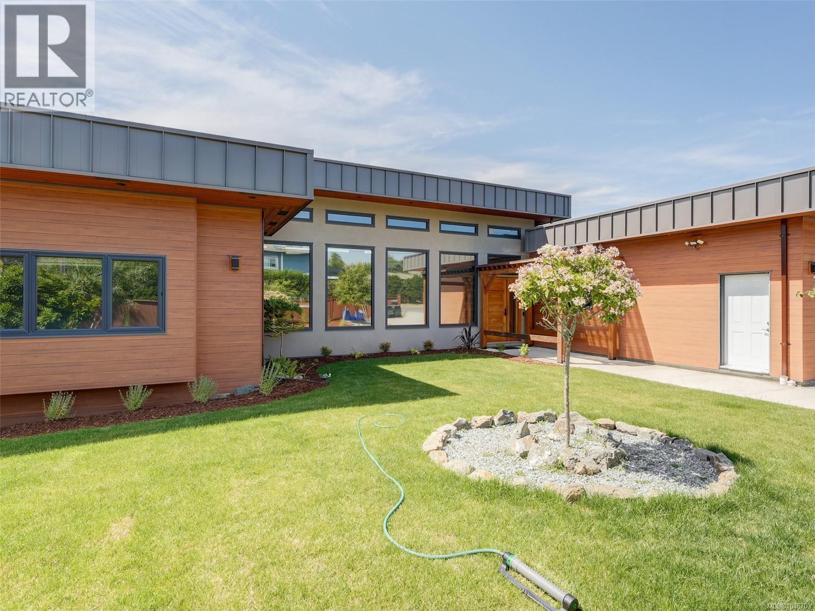  4160 Tyndall Avenue, Saanich