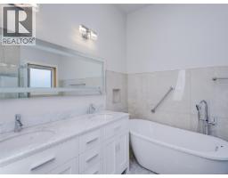Kitchen - 4160 Tyndall Ave, Saanich, BC V8N3R8 Photo 17