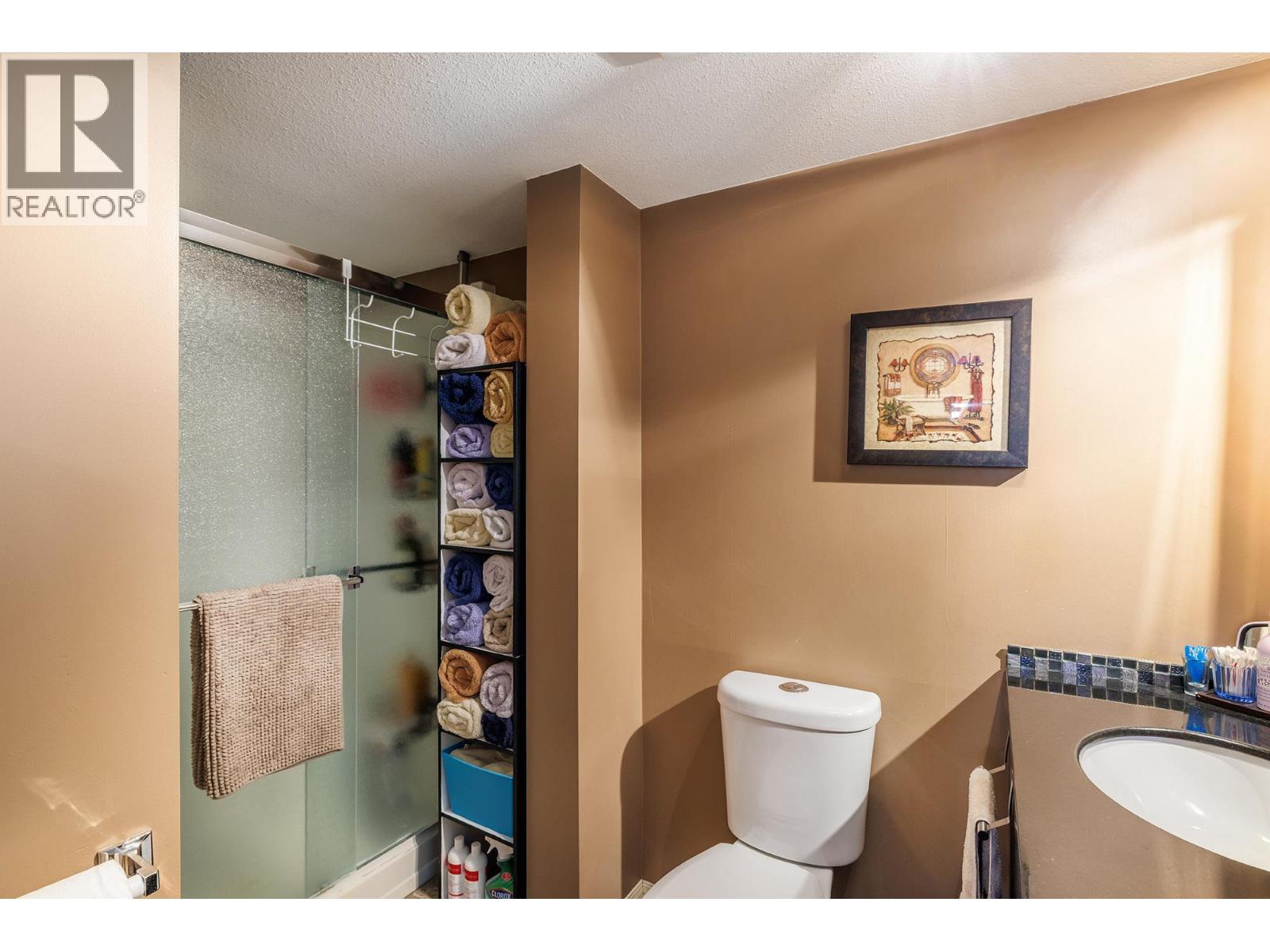 5687 Somerset Avenue, Peachland