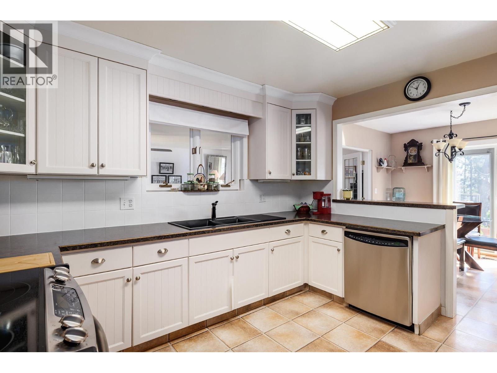 5687 Somerset Avenue, Peachland