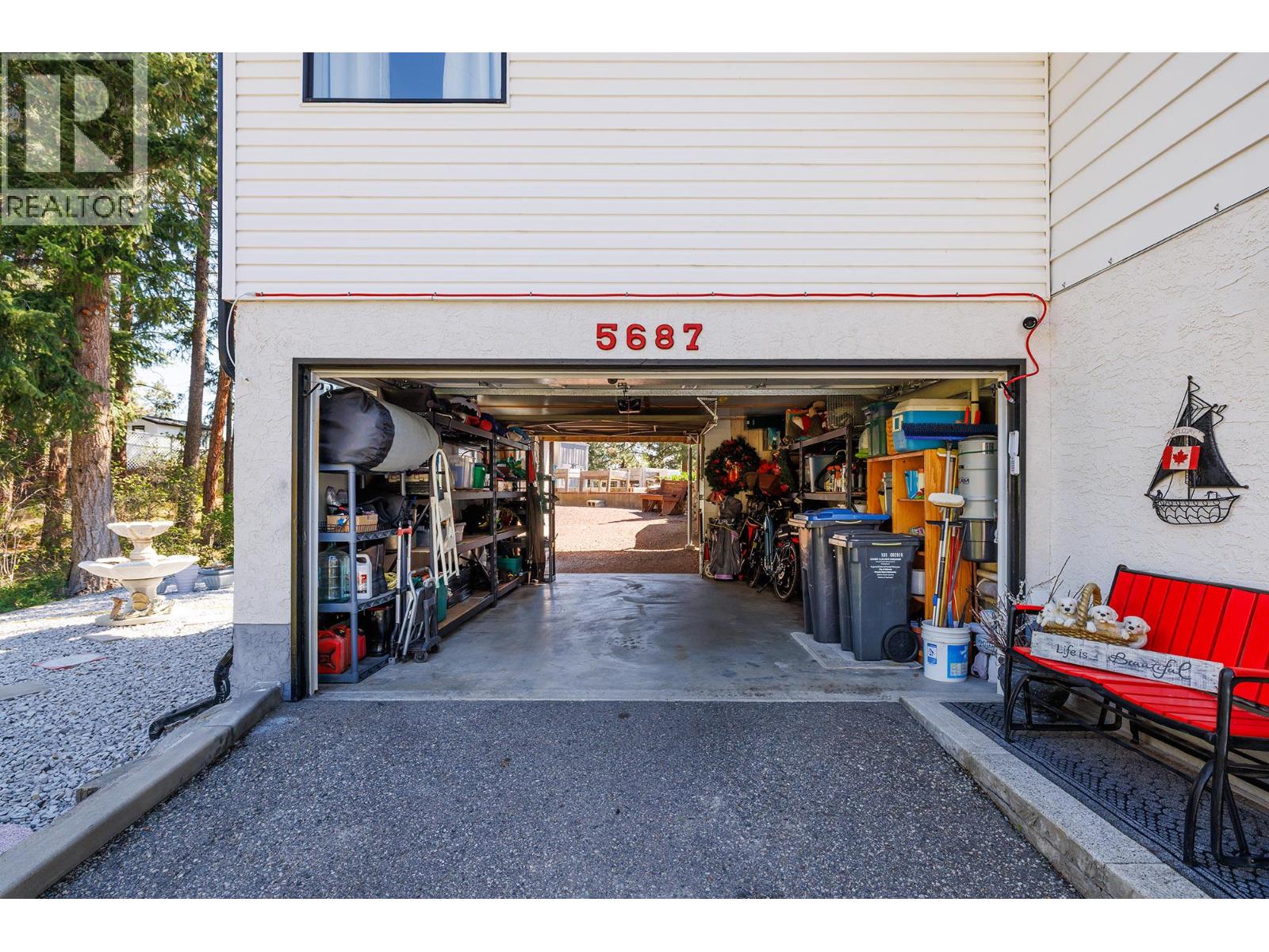 5687 Somerset Avenue, Peachland
