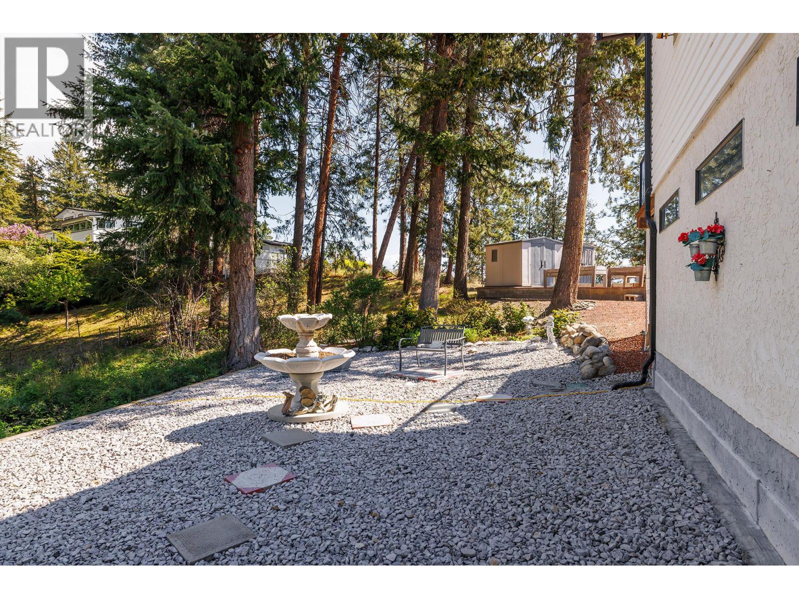 5687 Somerset Avenue, Peachland