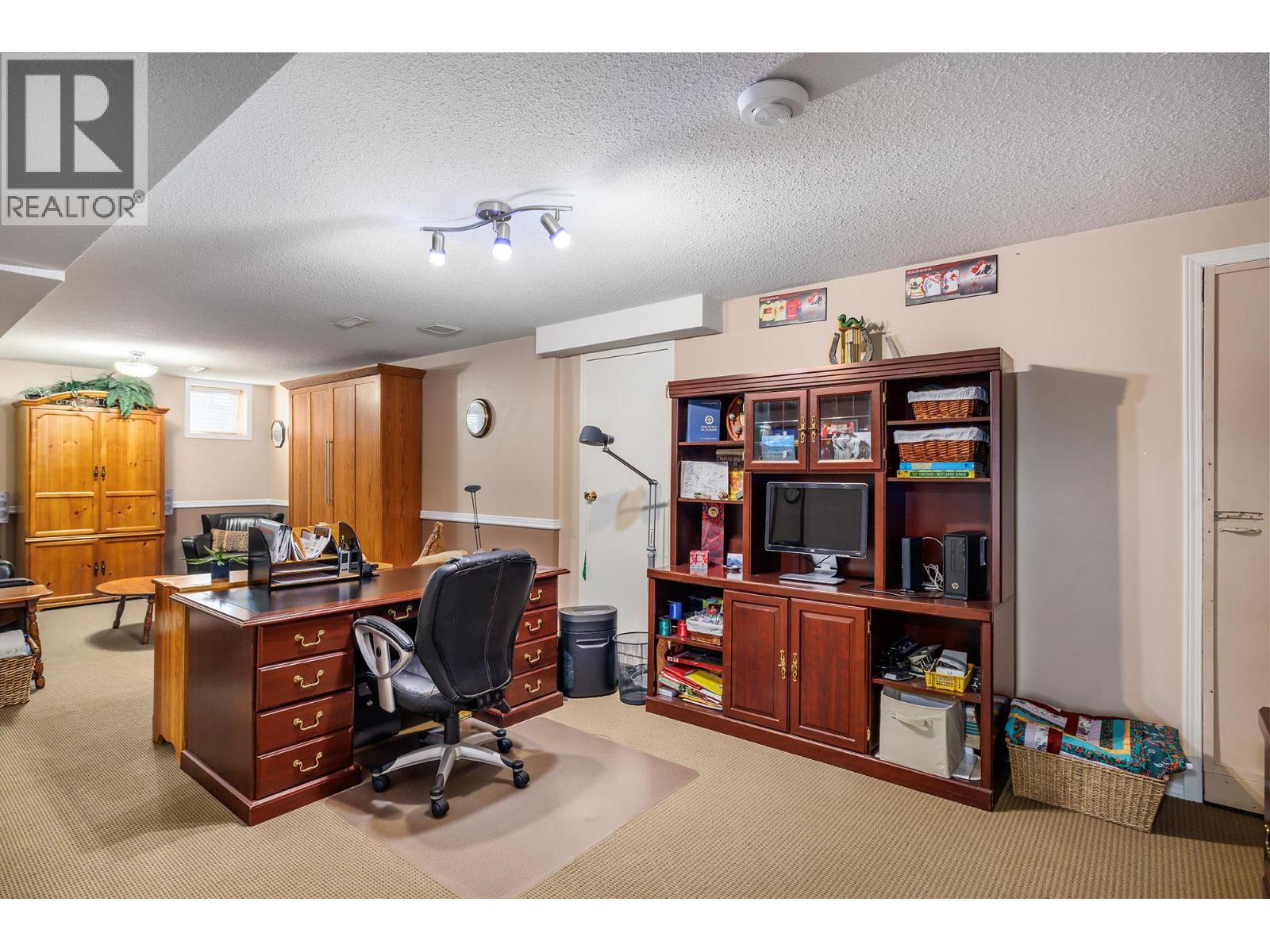 5687 Somerset Avenue, Peachland