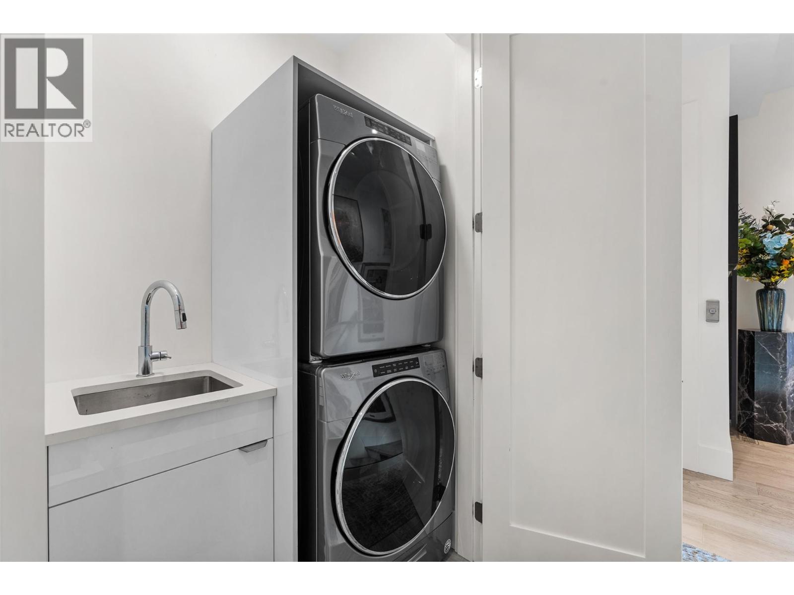 4364 Beach Avenue Unit# 1, Peachland
