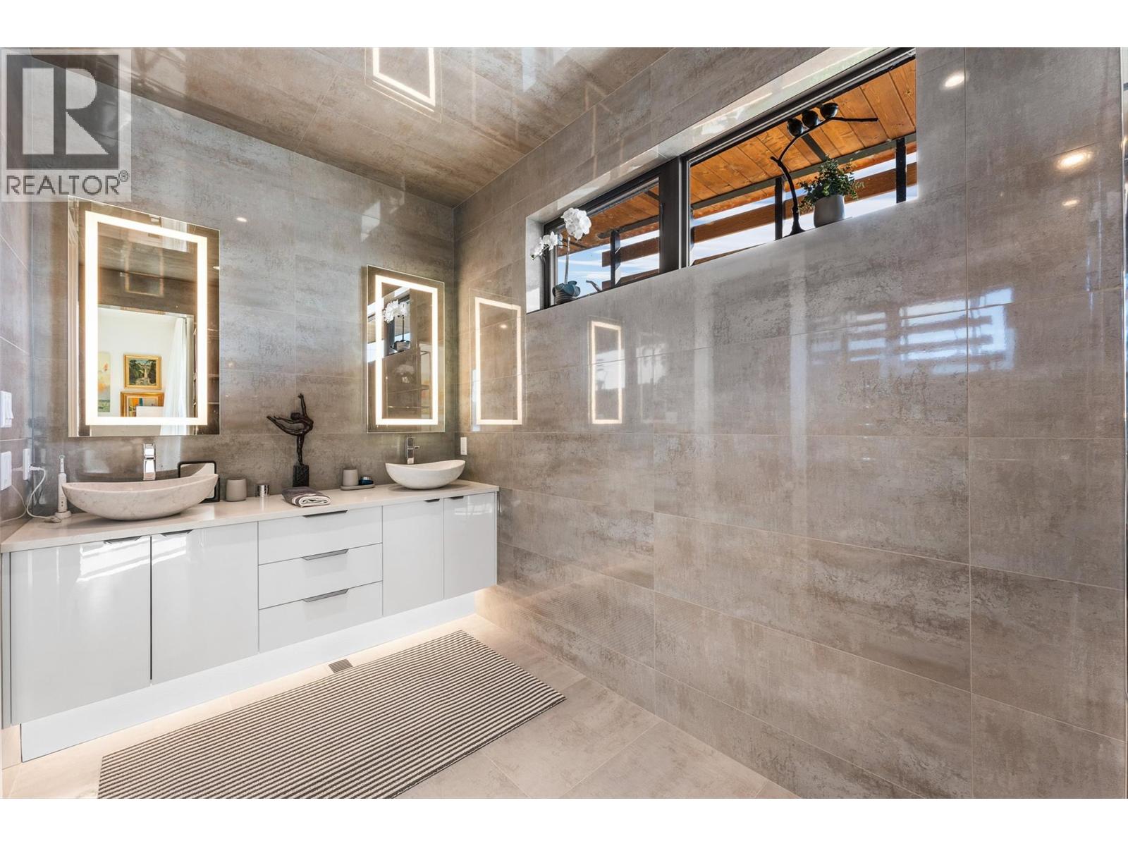 4364 Beach Avenue Unit# 1, Peachland