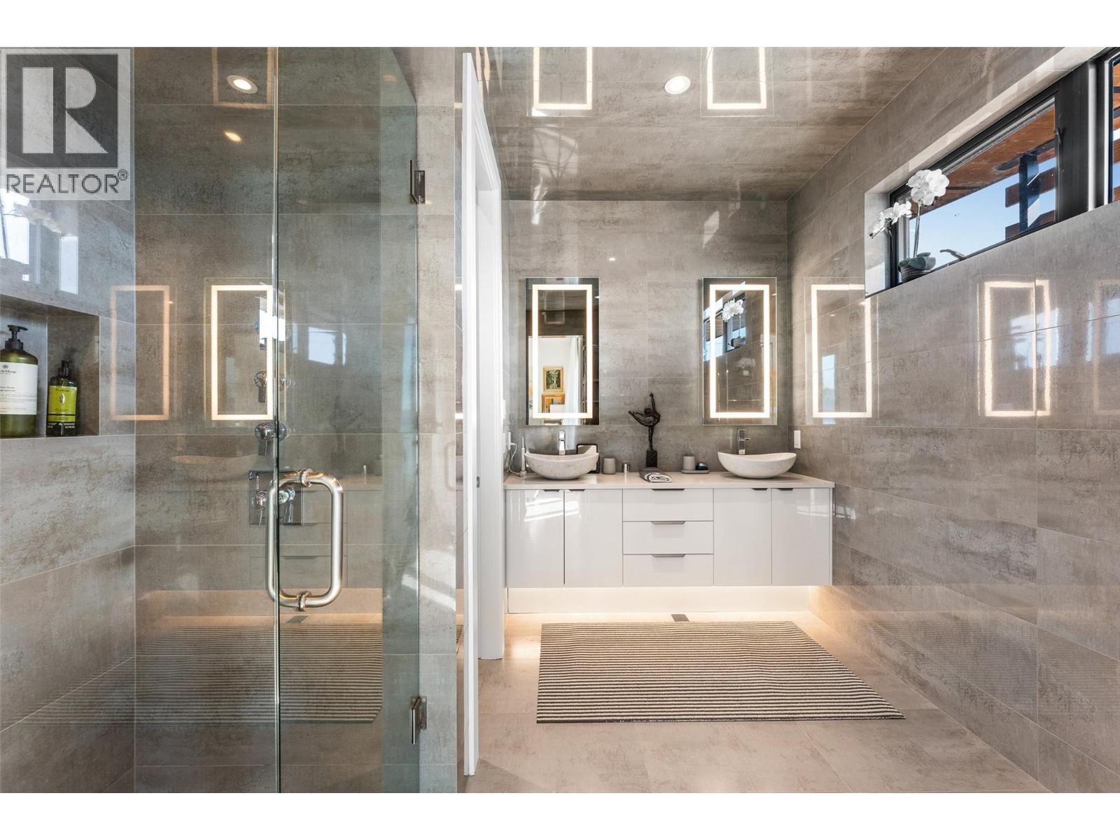 4364 Beach Avenue Unit# 1, Peachland