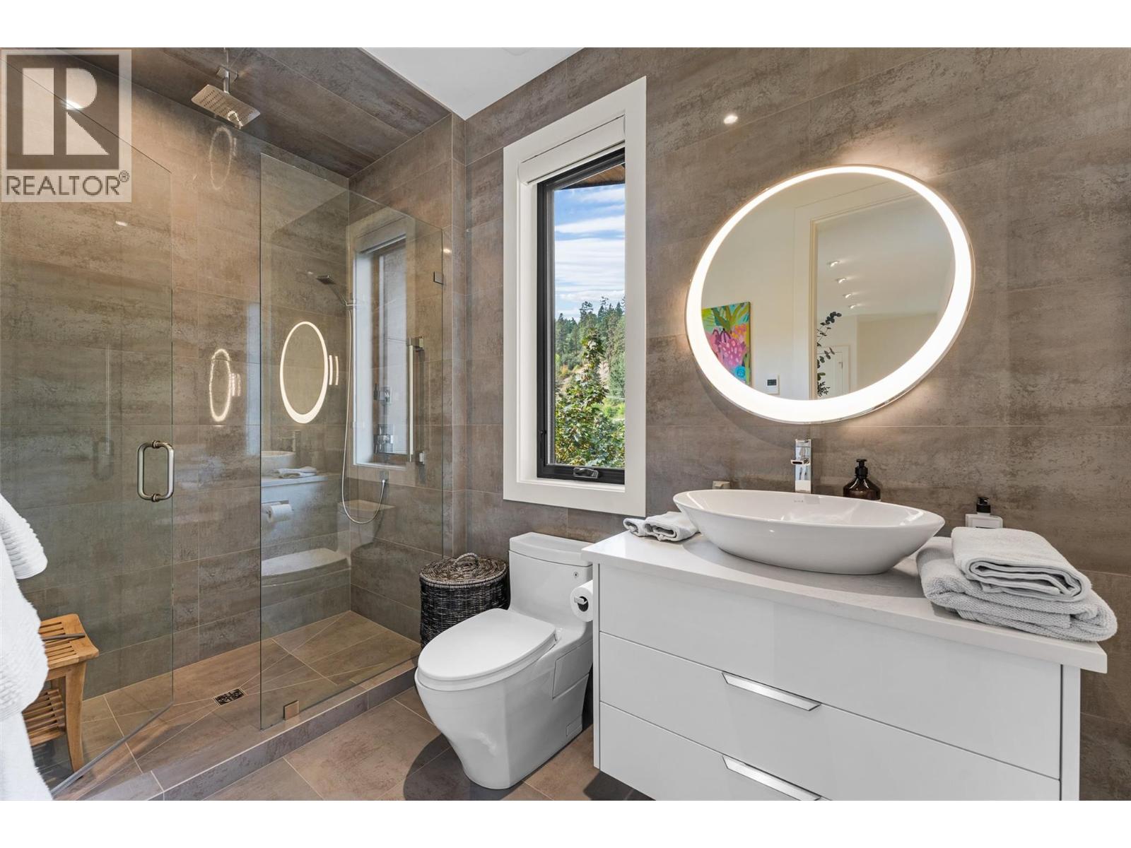 4364 Beach Avenue Unit# 1, Peachland
