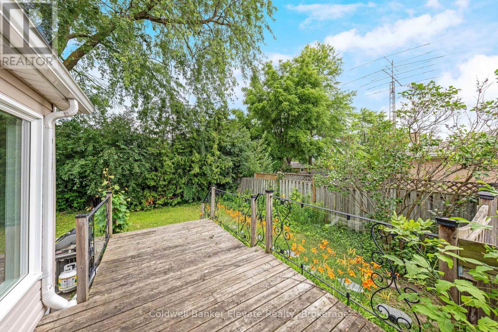 39 MCGILVRAY CRESCENT - 44
