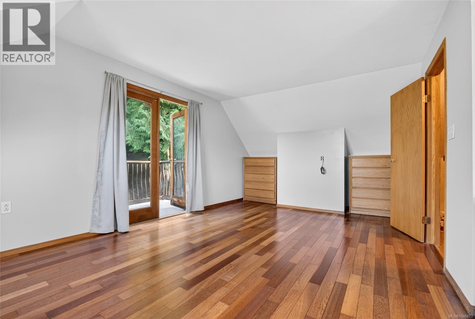 1038 Redcap St - 34