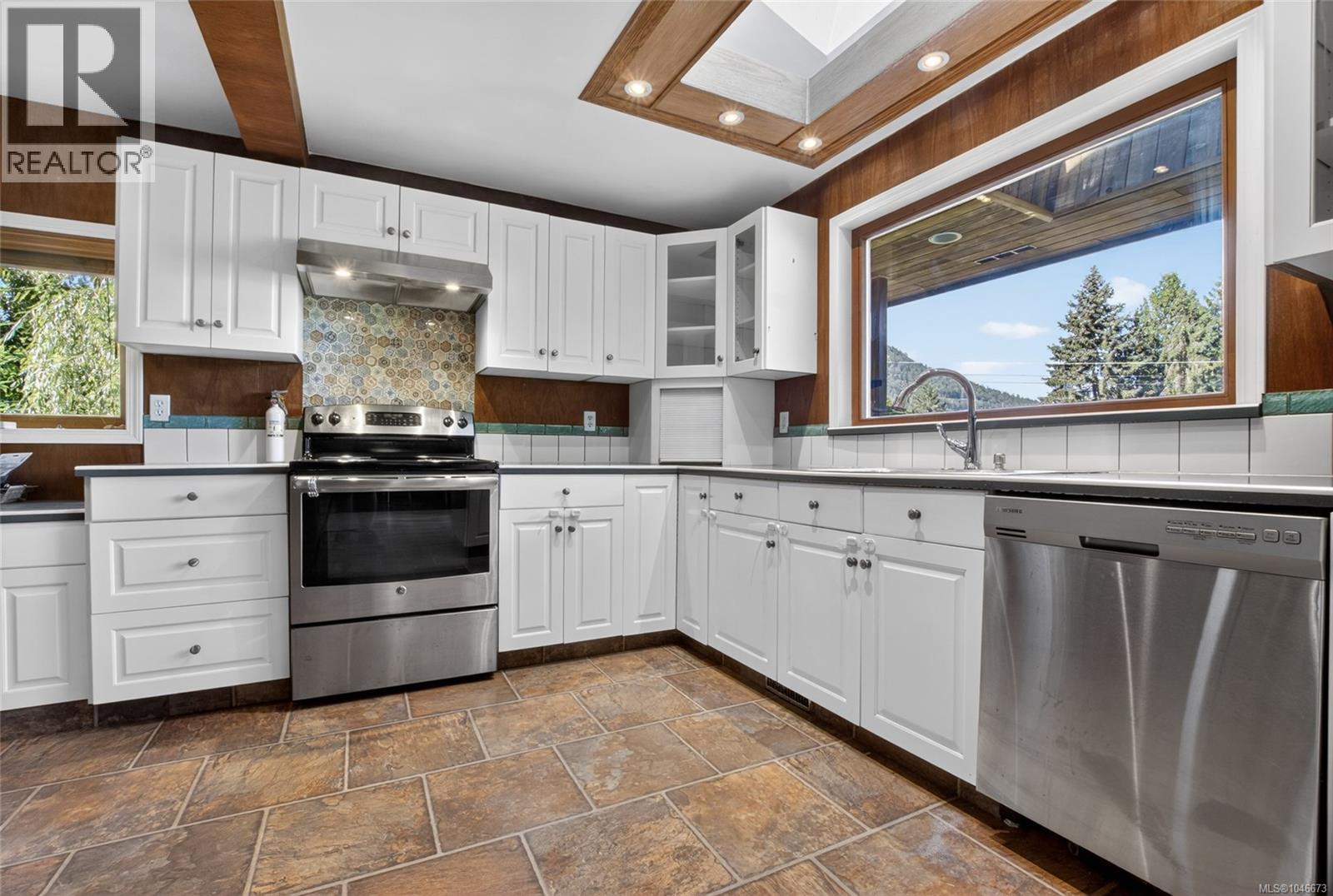 1038 Redcap St - Image 24