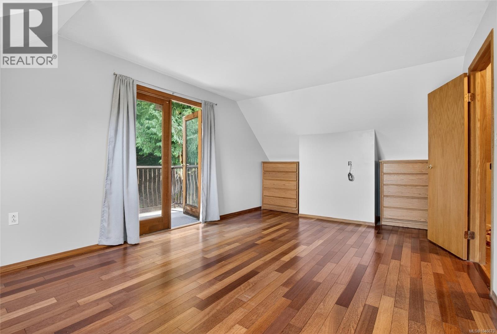 1038 Redcap St - Image 32