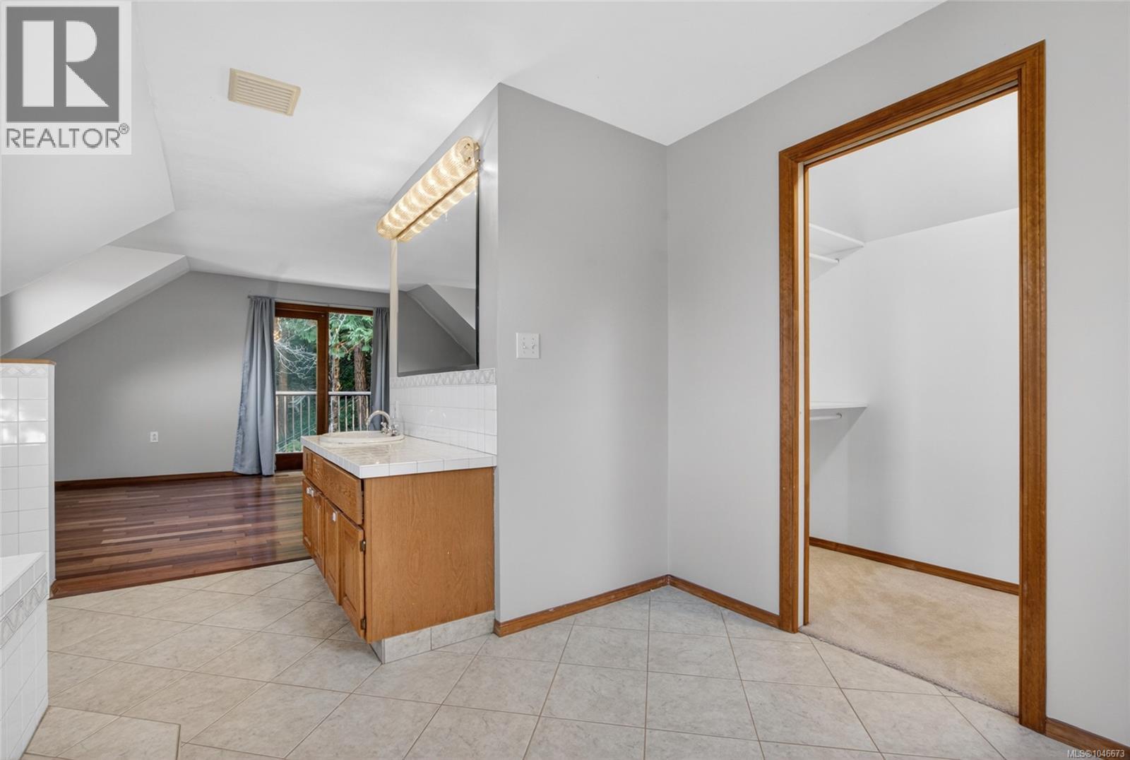 1038 Redcap St - Image 39