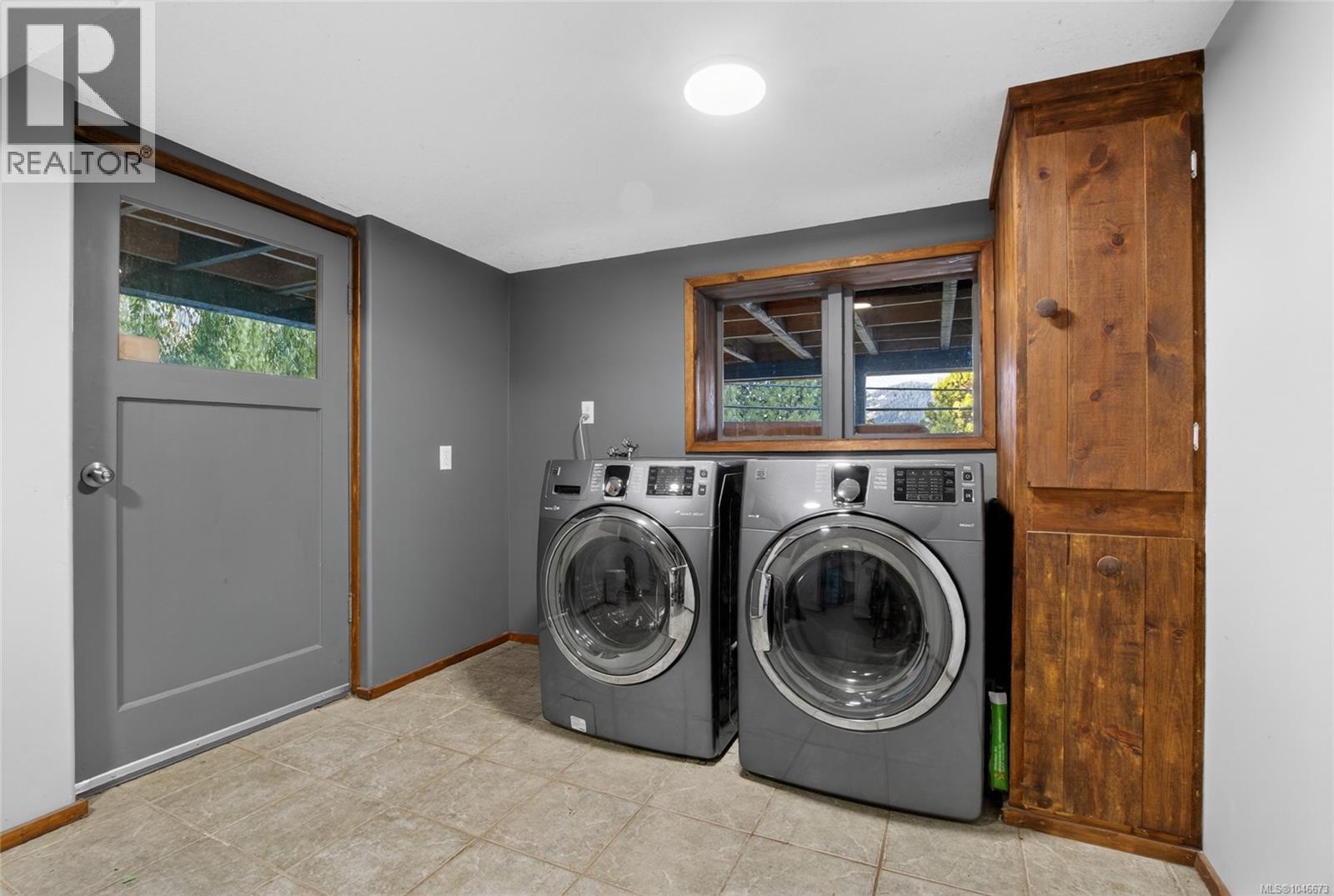 1038 Redcap St - 49