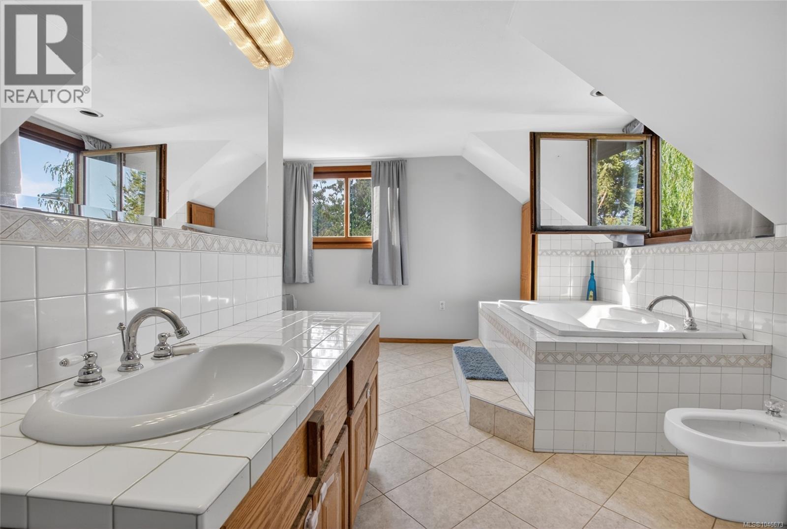 1038 Redcap St - 37
